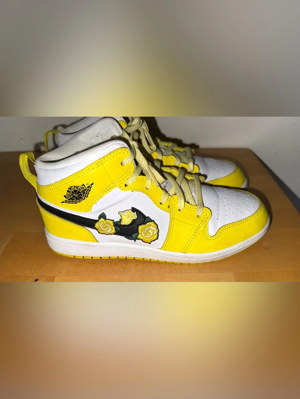 Air Jordan 1 Mid SE GS 